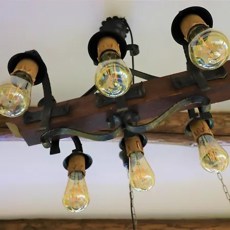 Privata Con Piscina E Biliardo