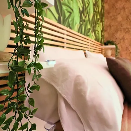 Privata Con Piscina E Biliardo