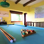 Privata Con Piscina E Biliardo