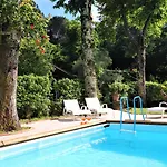 Privata Con Piscina E Biliardo