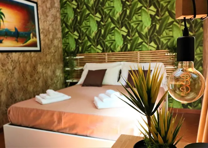 Privata Con Piscina E Biliardo