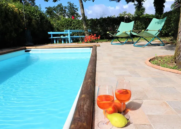 Privata Con Piscina E Biliardo